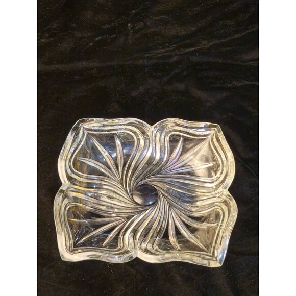 Mikasa "Spring Flair" or "Flores" Pattern Crystal Serving Dish - Picture 2 of 6